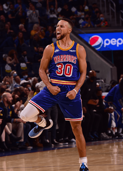 德劳伦蒂斯：现在取得的成就比肩马拉多纳？没有人能达到他的高度（德劳伦蒂斯：当下成绩能否比肩马拉多纳？他的高度无人可及）