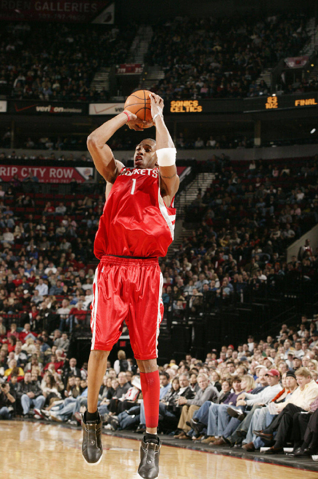 海纳：有一两家英超球队曾对孔帕尼有意，但我们是拜仁慕尼黑（海纳：英超球队也想要孔帕尼，但我们是拜仁慕尼黑）