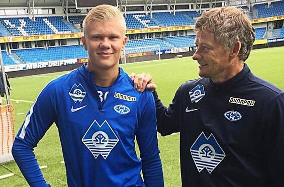 塔雷：拥有魔笛这样的导师是亚沙里的优势，我们对他充满信心（塔雷：在魔笛辅导下亚沙里更占优势，我们对他信心十足）