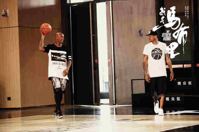 格外耀眼，百度地图APP搜“泰州”会出现“泰州总冠军”字样（在百度地图APP搜索“泰州”将出现“泰州总冠军”字样，格外醒目）