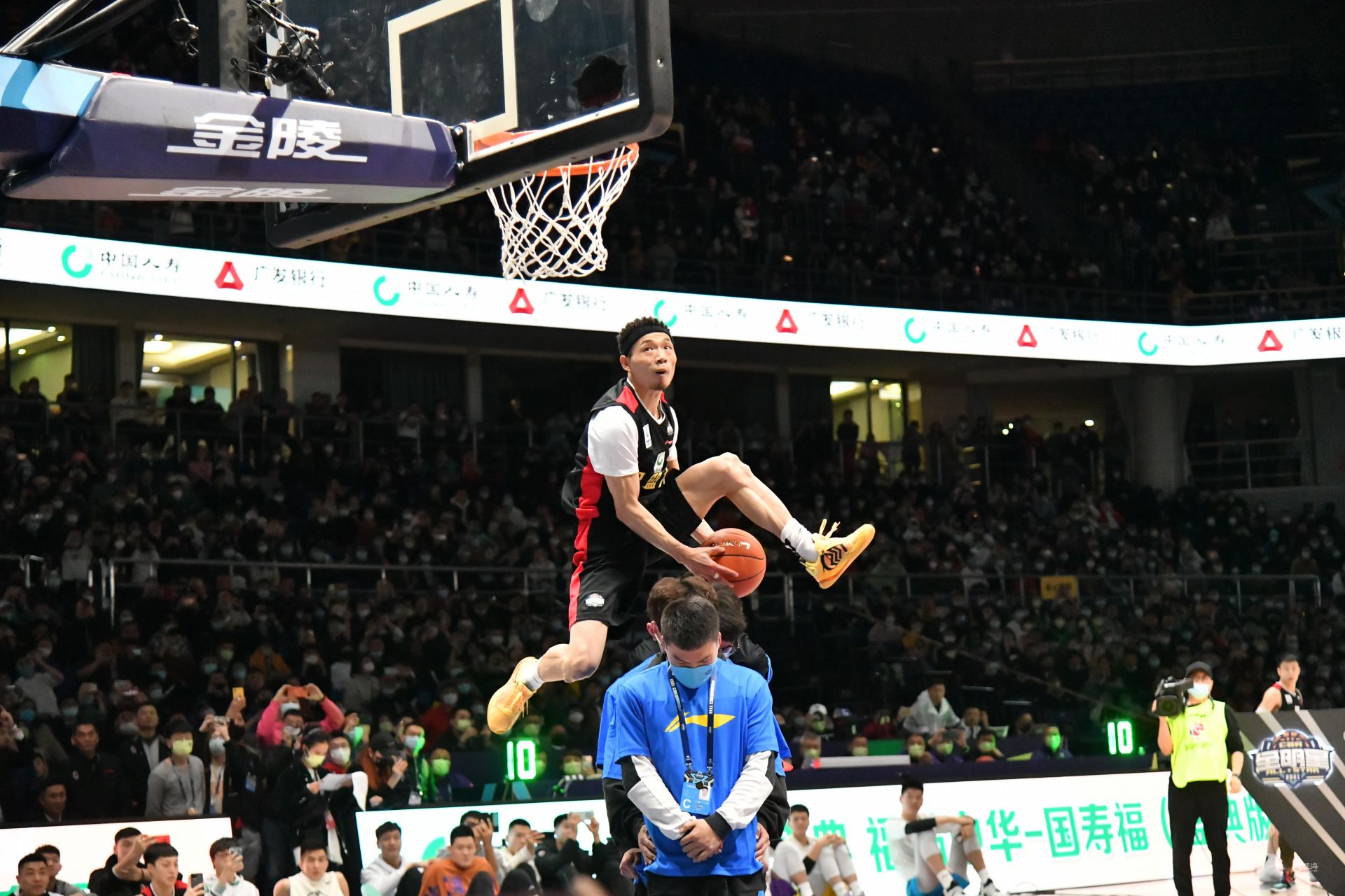 程进为何每天八点半起床，刘浩帆小时候课间会做什么...（程进为何坚持八点半起床？刘浩帆童年课间都在干啥）