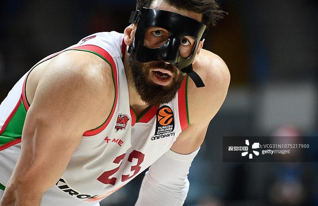 作为曼联球迷，真得感谢纽卡在关键时刻抬了一手（曼联球迷：感谢纽卡关键时刻伸出援手）