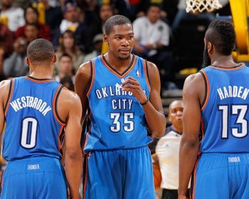 尼克斯面对猛龙豪取10连胜，上次输球是在23年1月（尼克斯对猛龙豪取十连胜，上一次失利追溯至2023年1月）