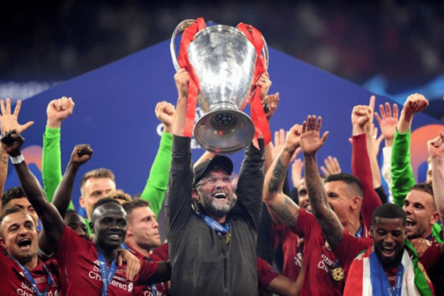 一位重病球迷被邀请看阿贾克斯的比赛，但因病情恶化未能实现（阿贾克斯邀重病球迷观赛，因病情加重遗憾未成行）