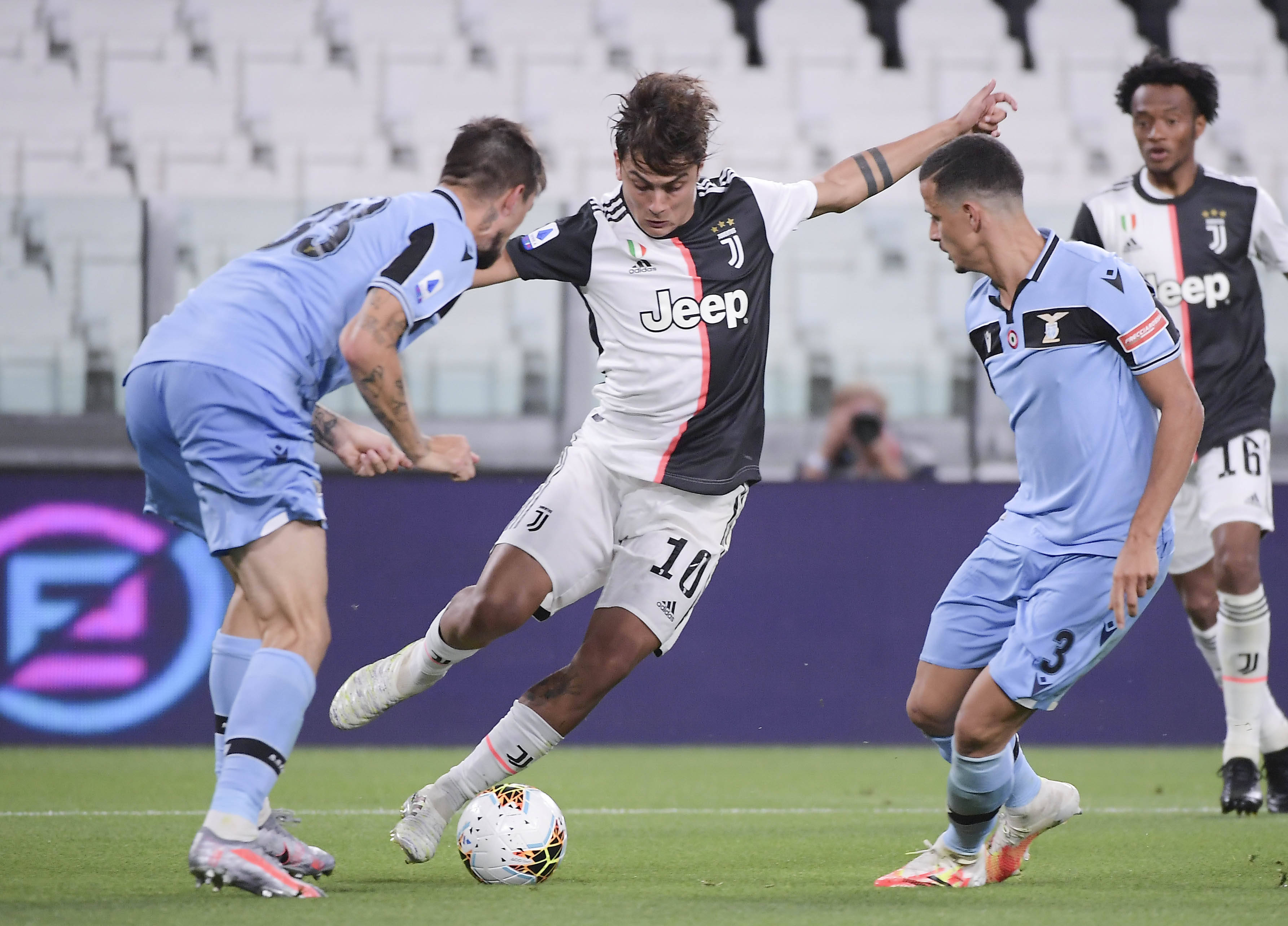 莫里斯强势回归，球队领袖再显神威（莫里斯王者归来，球队核心再度发威）